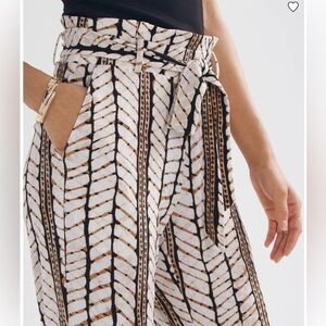 WHBM high rise tapered ankle pant. Size M.